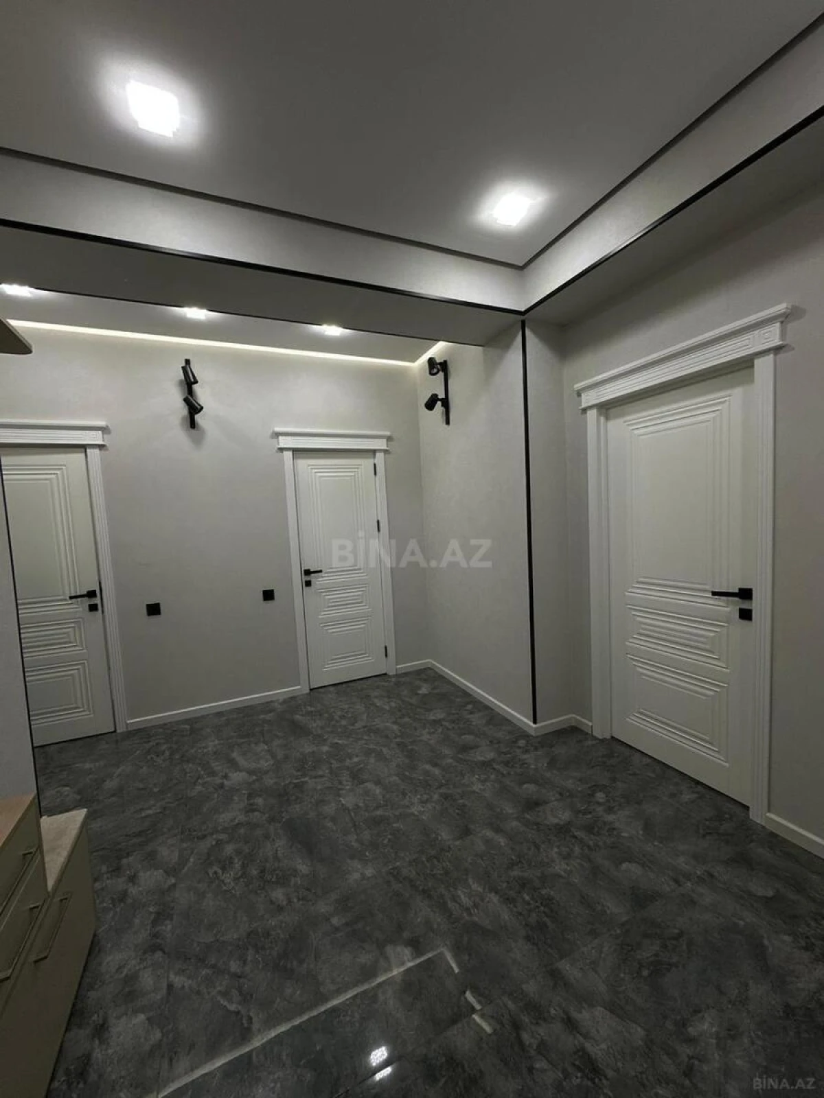 Kirayə verilir 3 otaqlı mənzil 130 m²