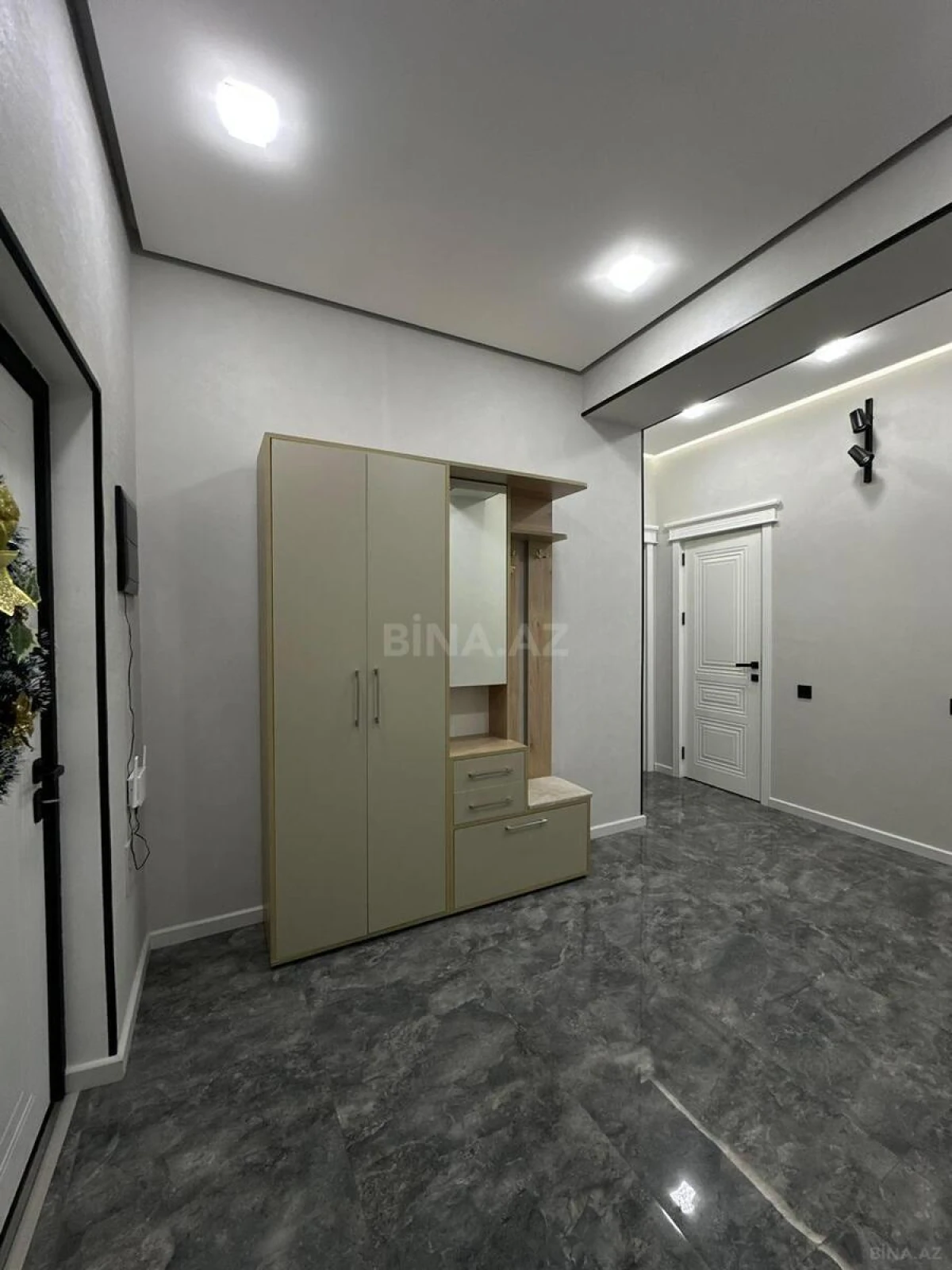 Kirayə verilir 3 otaqlı mənzil 130 m²