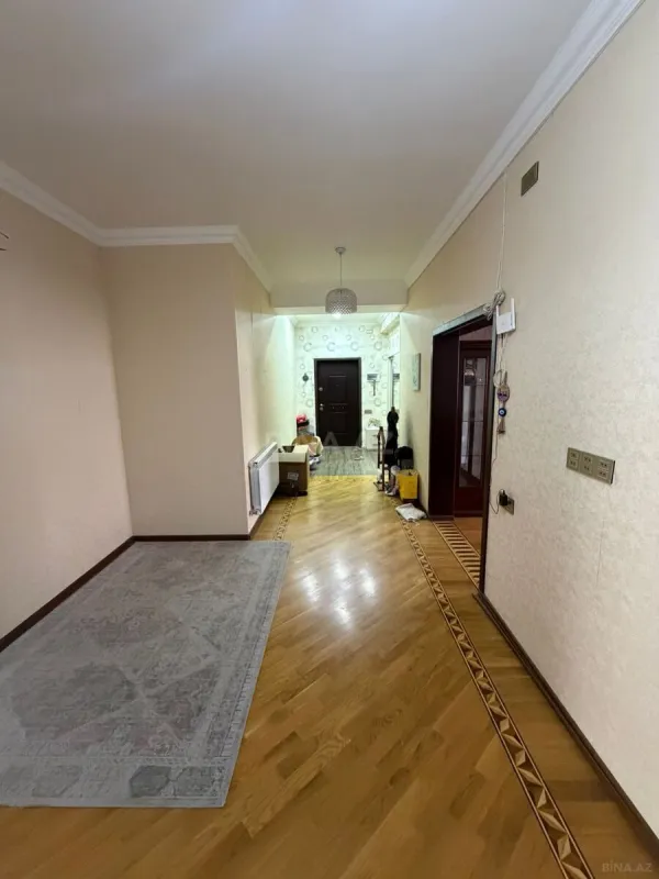 Satılır 3 otaqlı mənzil 135 m²