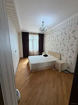 Satılır 3 otaqlı mənzil 135 m²