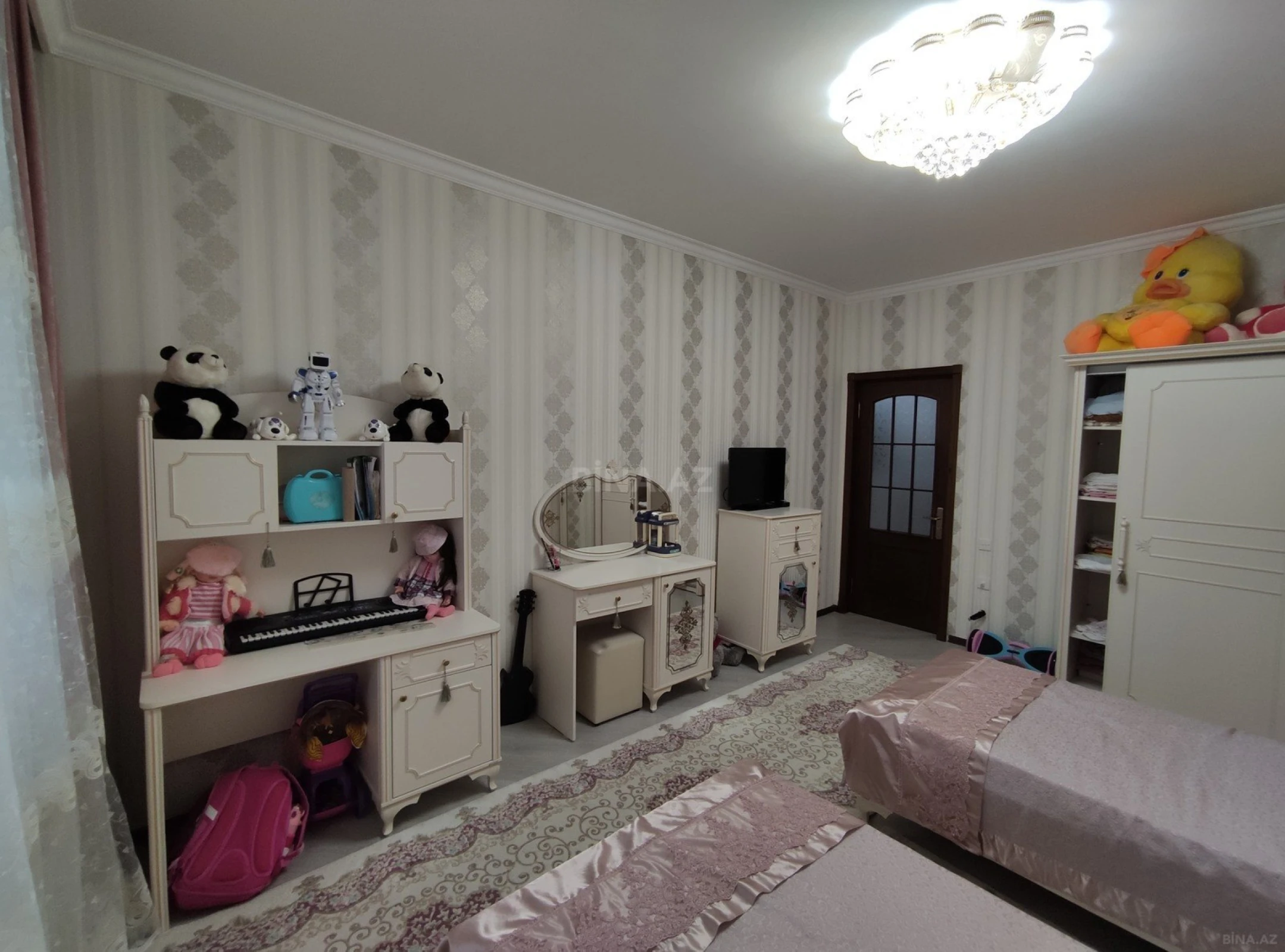 Satılır 3 otaqlı mənzil 165 m²