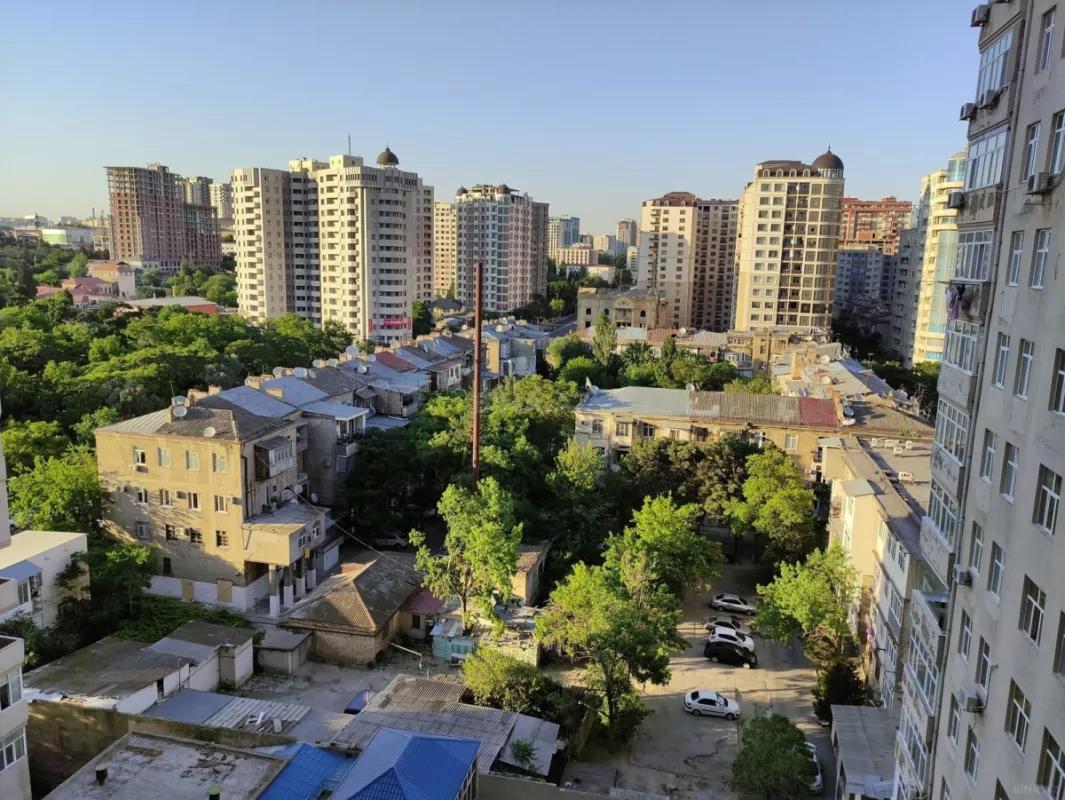 Satılır 3 otaqlı mənzil 165 m²
