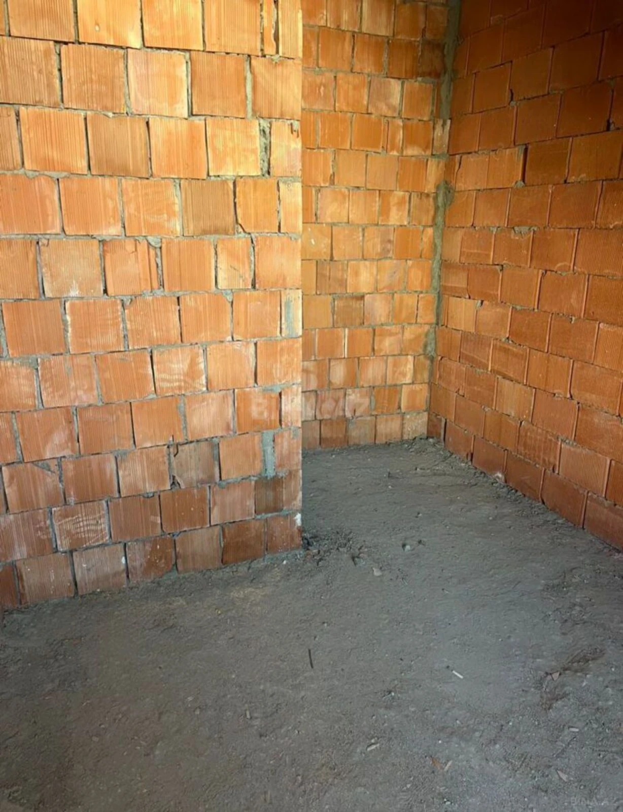 Satılır 2 otaqlı mənzil 73 m²