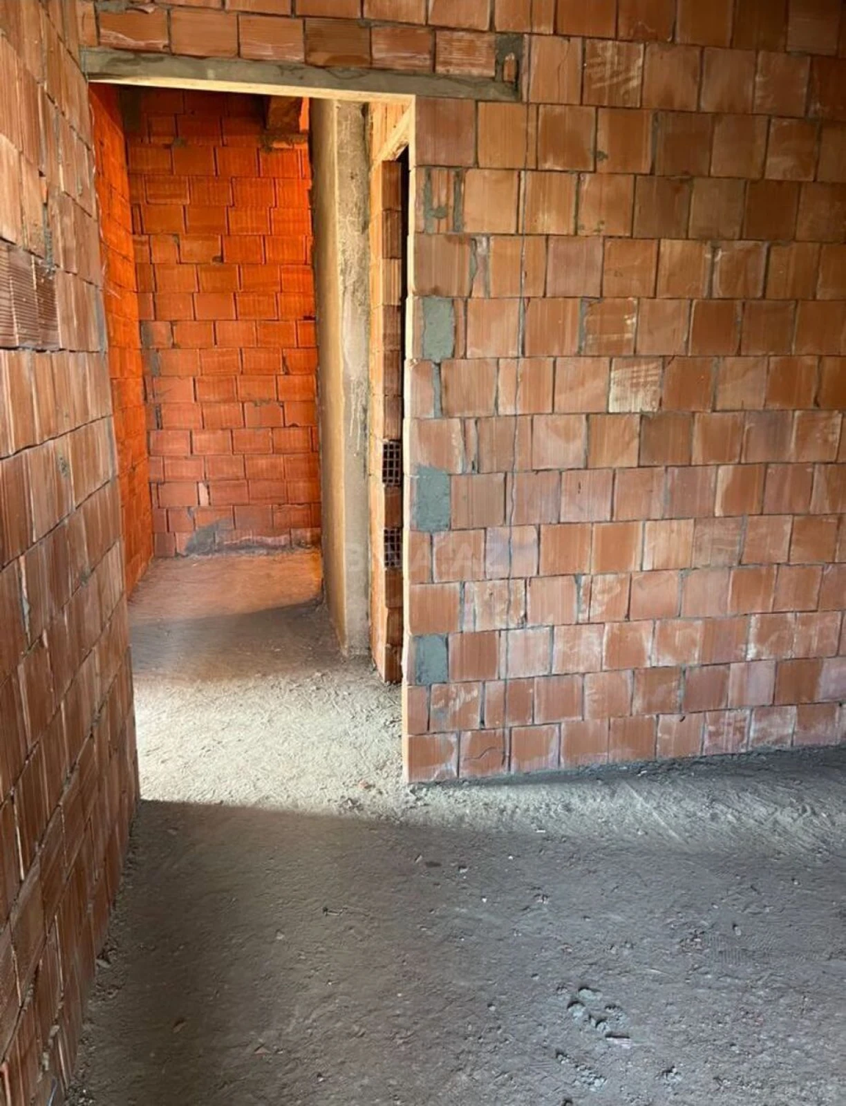 Satılır 2 otaqlı mənzil 73 m²