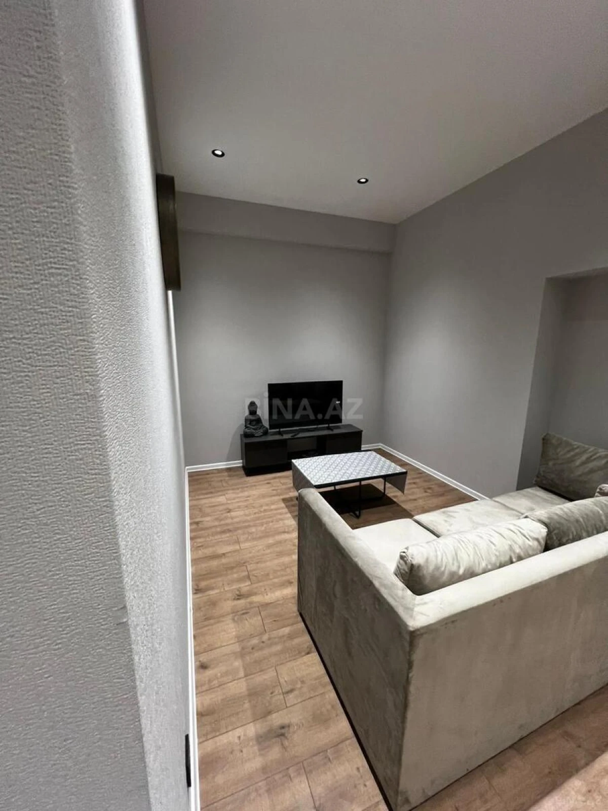 Kirayə verilir 2 otaqlı mənzil 75 m²