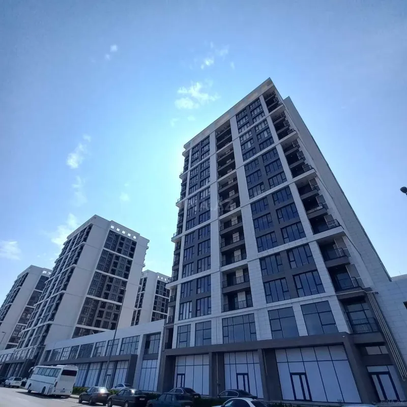 Satılır 4 otaqlı mənzil 172.8 m²
