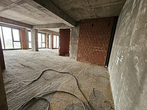 Satılır 4 otaqlı mənzil 172.8 m²