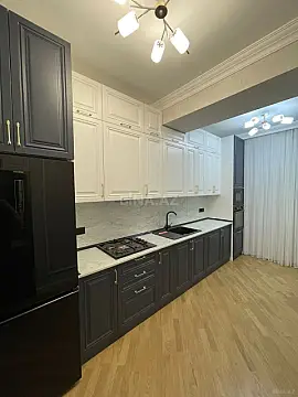 Kirayə verilir 2 otaqlı mənzil 111 m²