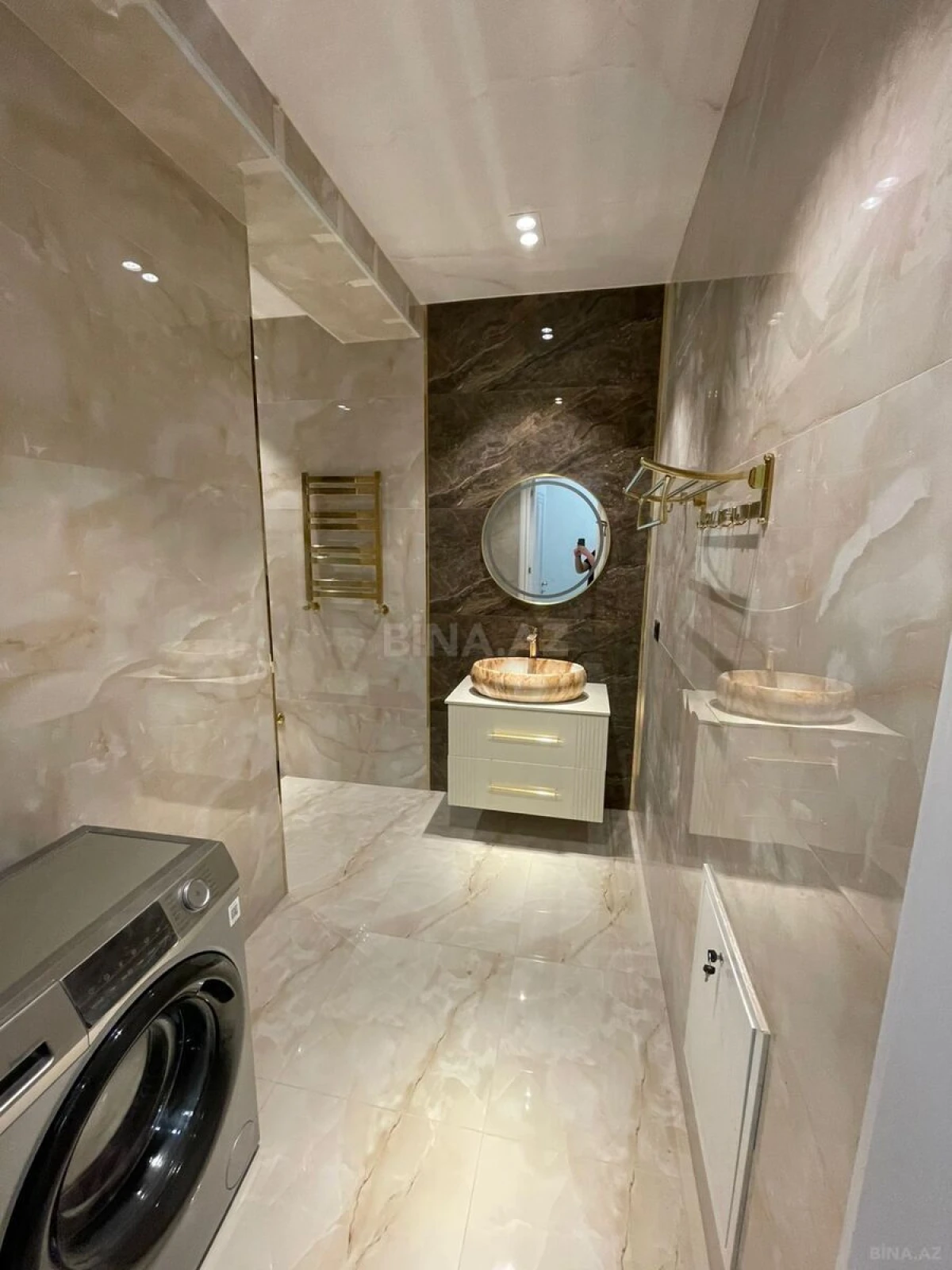 Kirayə verilir 2 otaqlı mənzil 111 m²