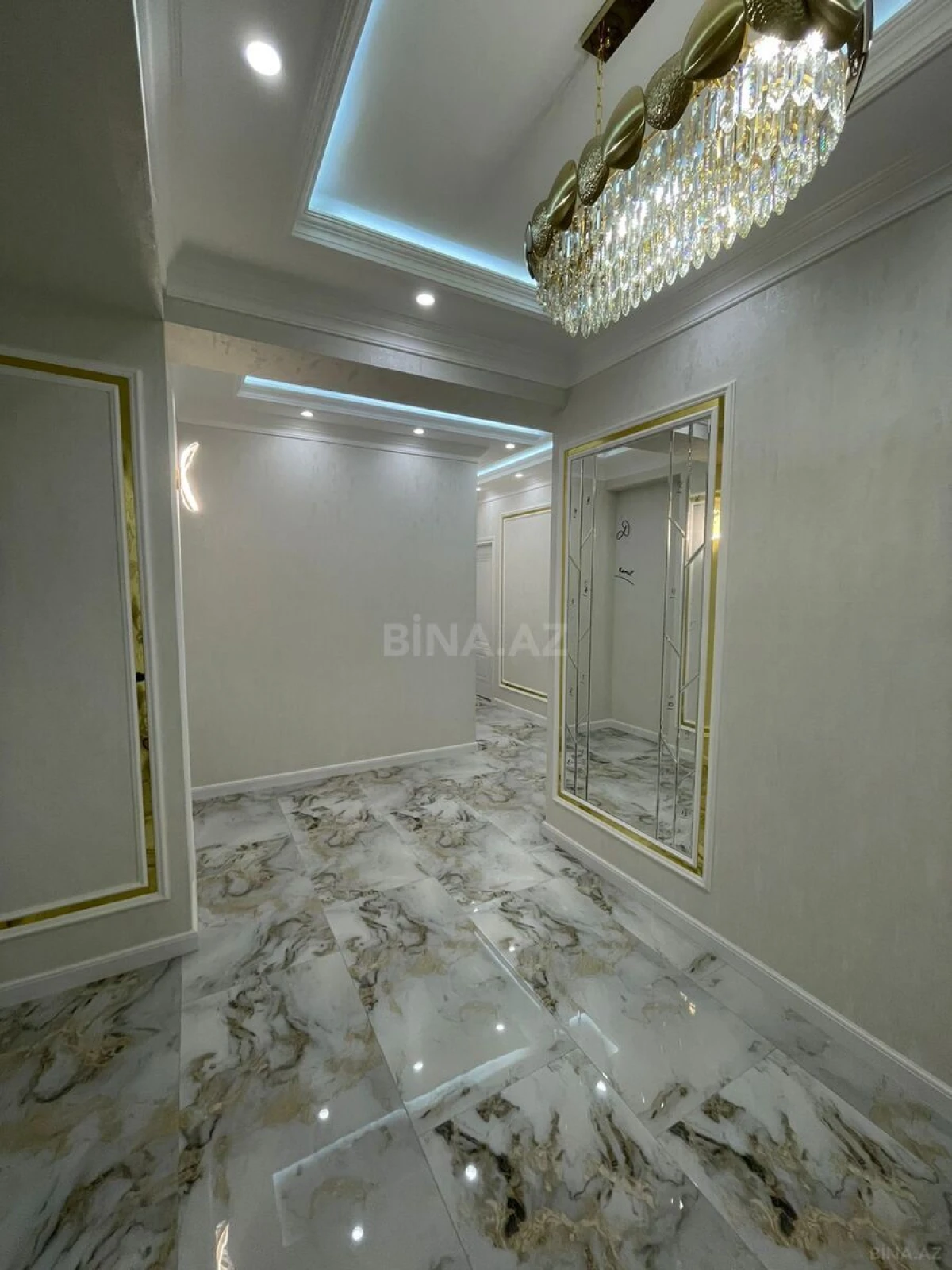 Kirayə verilir 2 otaqlı mənzil 111 m²