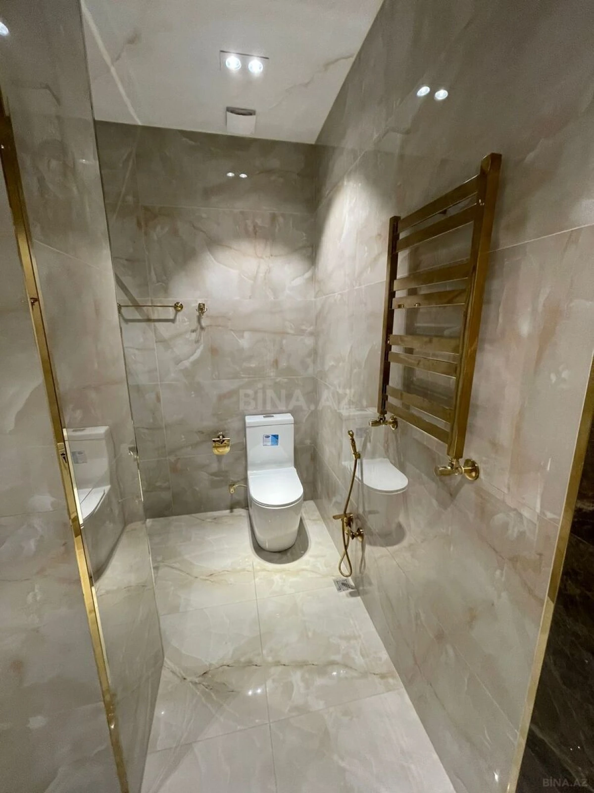 Kirayə verilir 2 otaqlı mənzil 111 m²