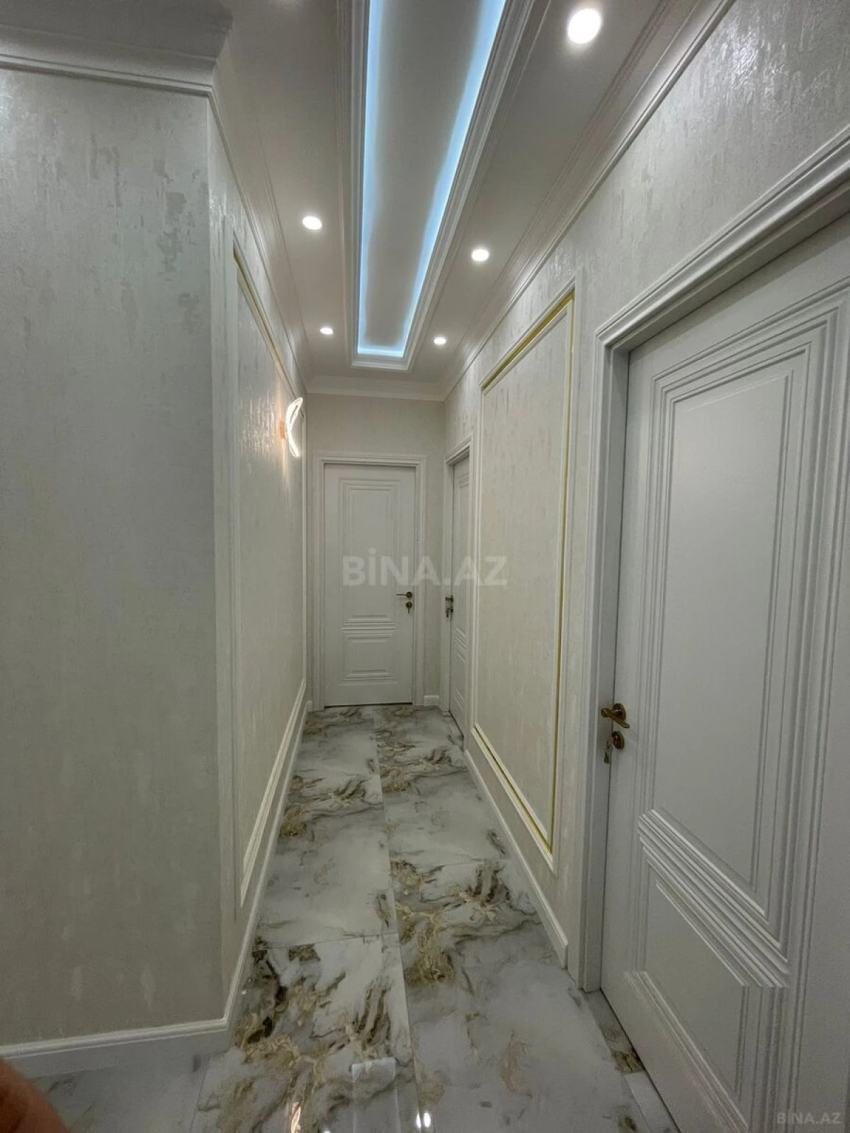 Kirayə verilir 2 otaqlı mənzil 111 m²