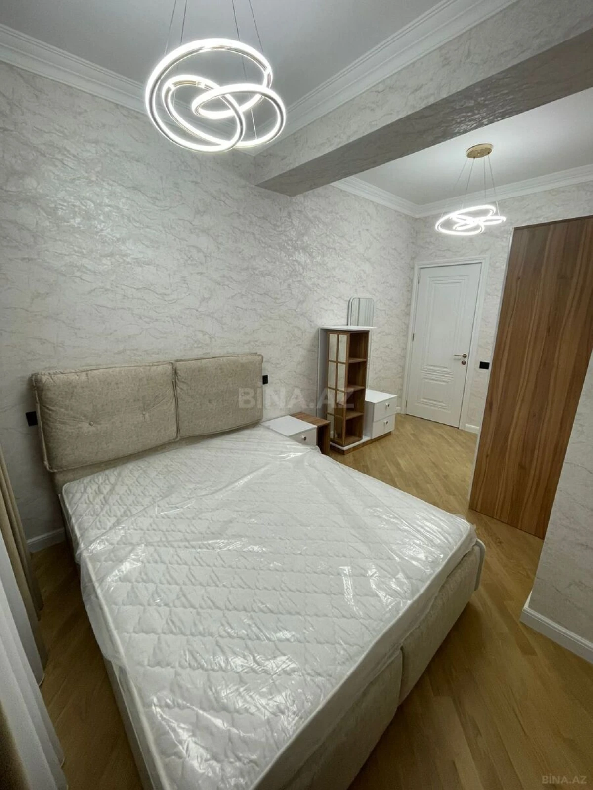 Kirayə verilir 2 otaqlı mənzil 111 m²