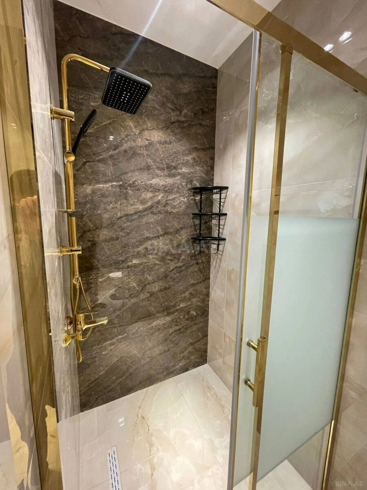 Kirayə verilir 2 otaqlı mənzil 111 m²