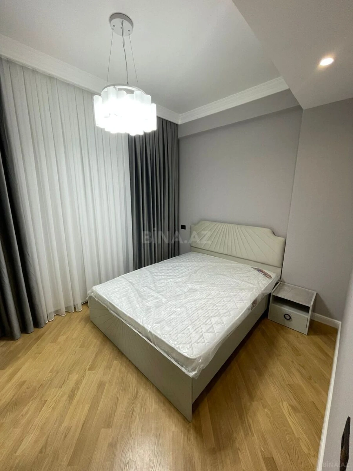 Kirayə verilir 2 otaqlı mənzil 111 m²