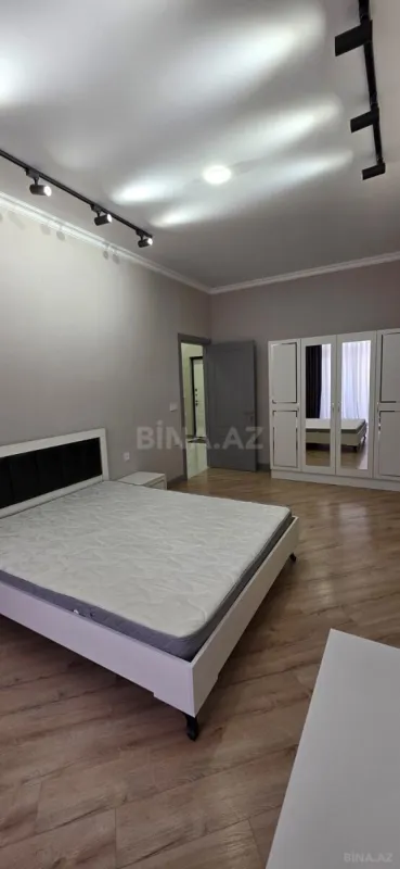 Kirayə verilir 2 otaqlı mənzil 90 m²