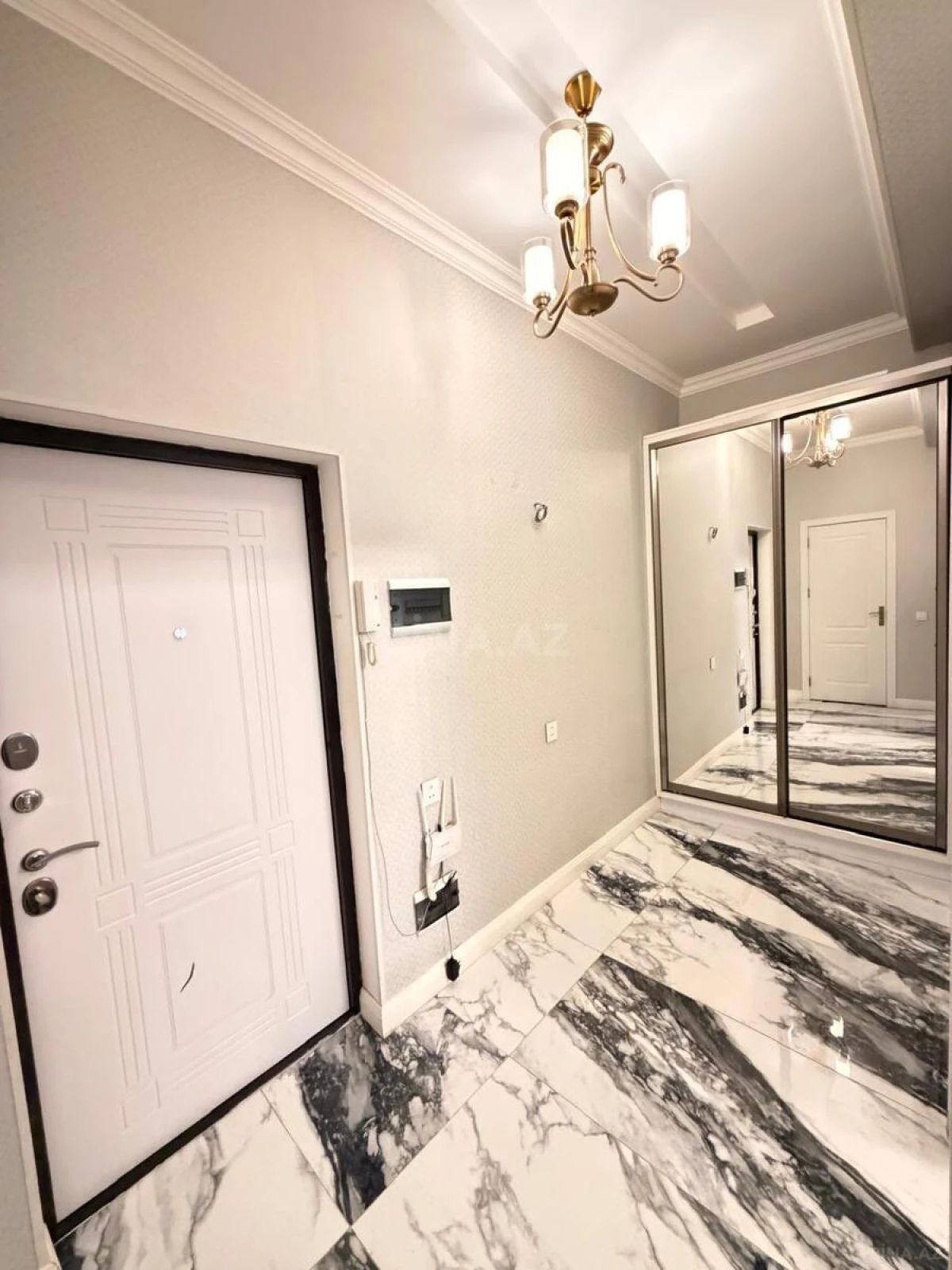 Kirayə verilir 2 otaqlı mənzil 75 m²