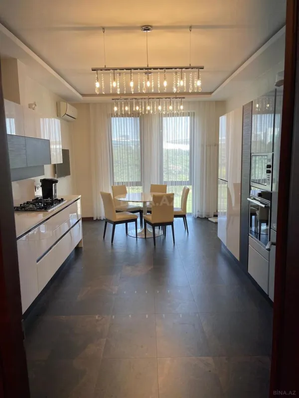 Kirayə verilir 4 otaqlı mənzil 193 m²