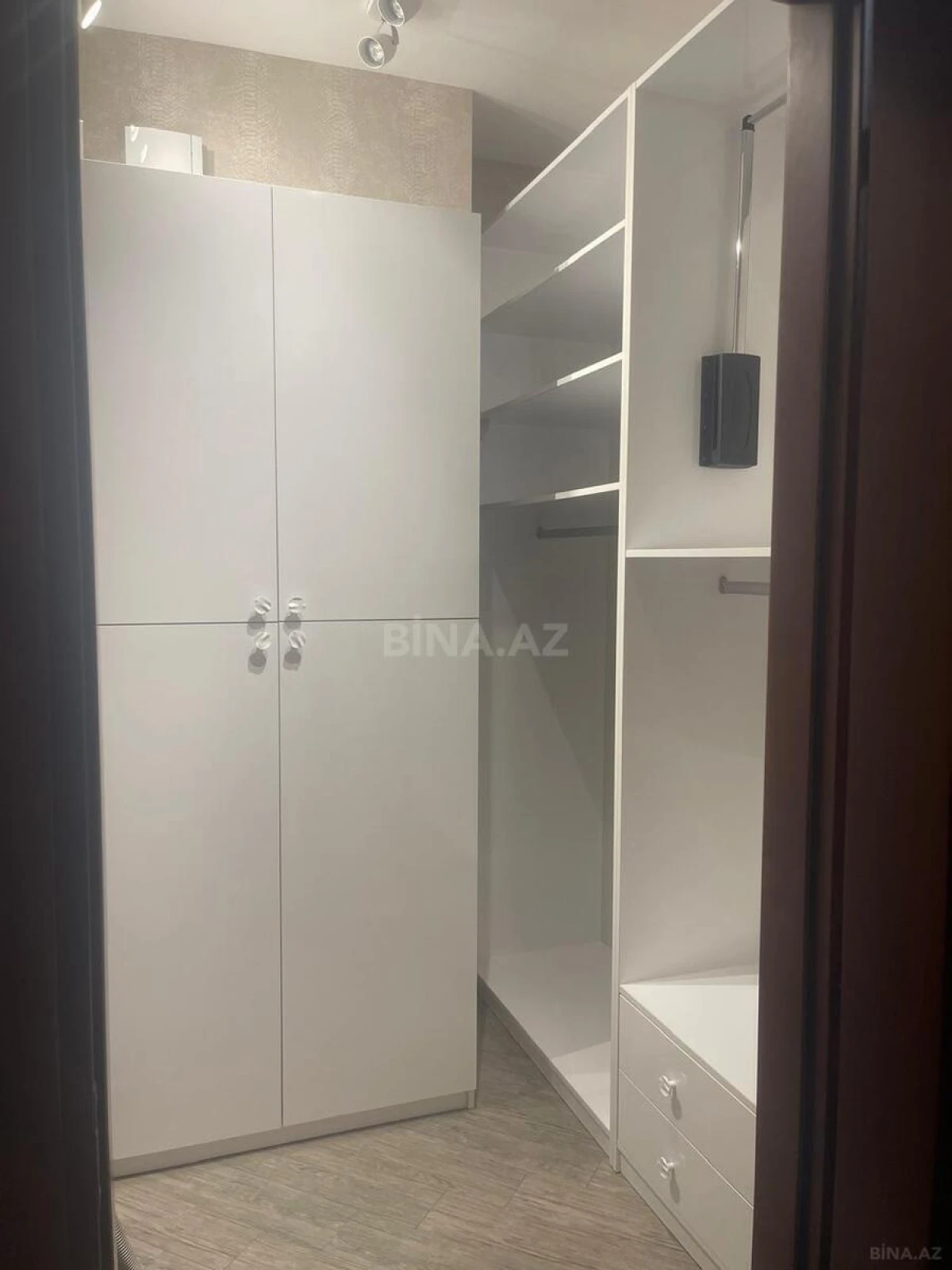 Kirayə verilir 4 otaqlı mənzil 193 m²