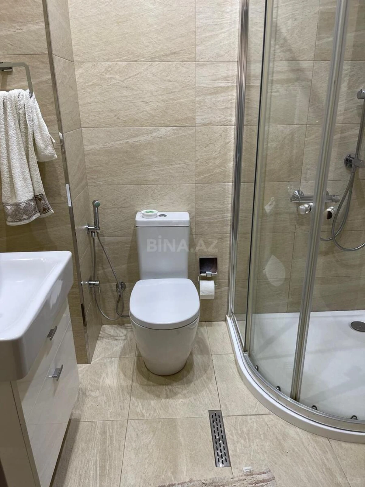 Kirayə verilir 4 otaqlı mənzil 193 m²