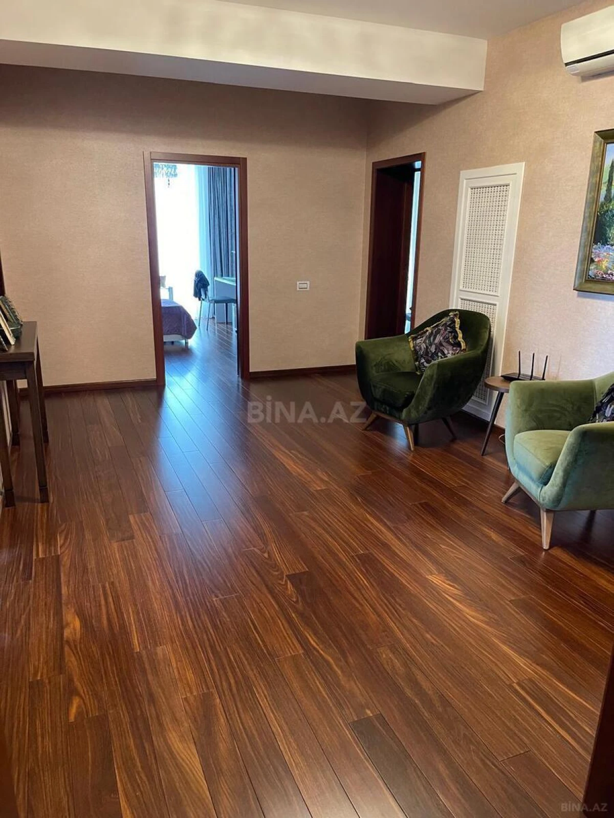 Kirayə verilir 4 otaqlı mənzil 193 m²