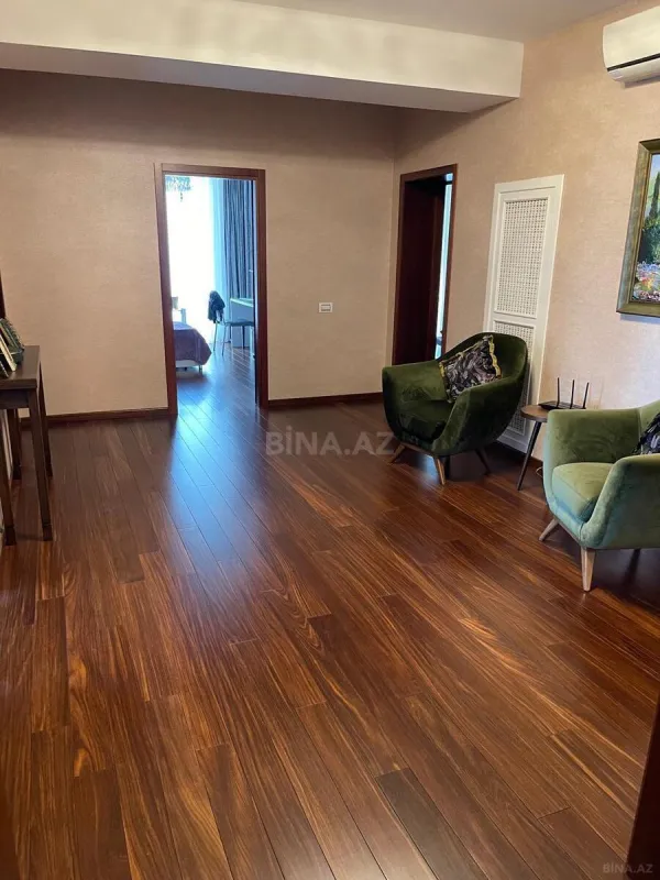 Kirayə verilir 4 otaqlı mənzil 193 m²