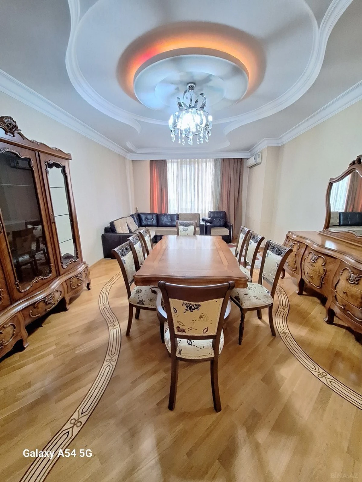 Kirayə verilir 5 otaqlı mənzil 160 m²