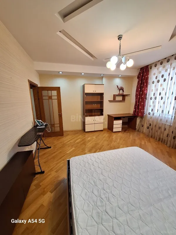Kirayə verilir 5 otaqlı mənzil 160 m²