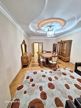 Kirayə verilir 5 otaqlı mənzil 160 m²