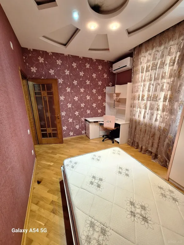 Kirayə verilir 5 otaqlı mənzil 160 m²