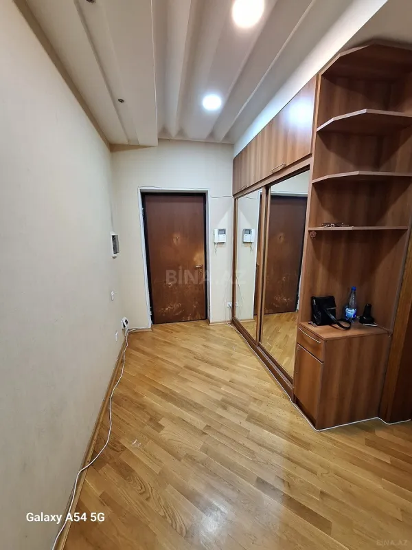 Kirayə verilir 5 otaqlı mənzil 160 m²