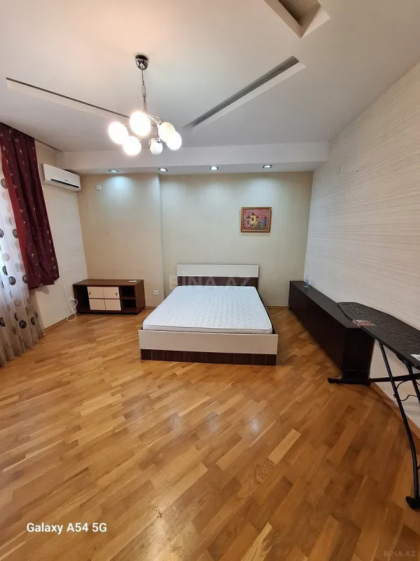 Kirayə verilir 5 otaqlı mənzil 160 m²