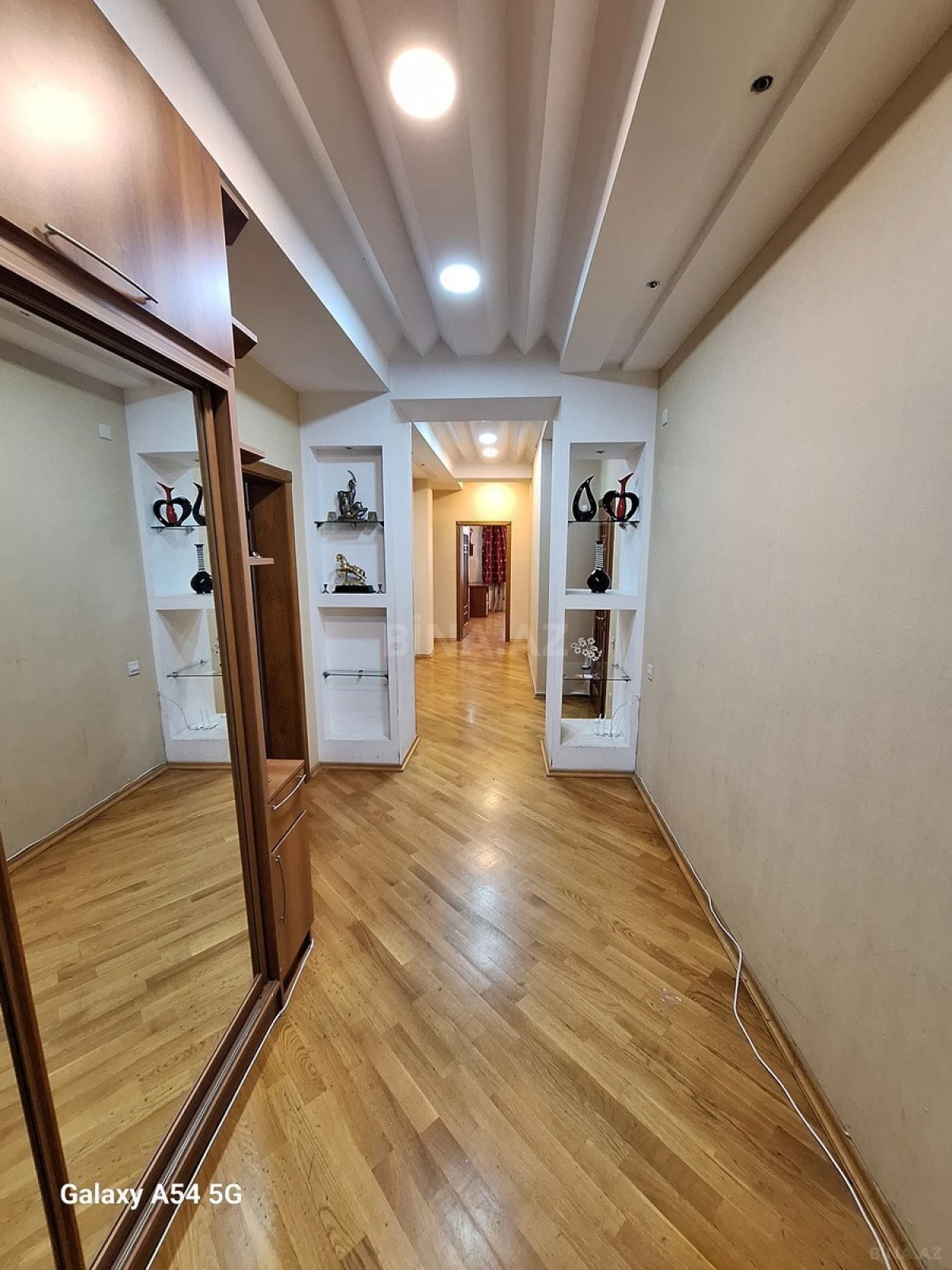 Kirayə verilir 5 otaqlı mənzil 160 m²