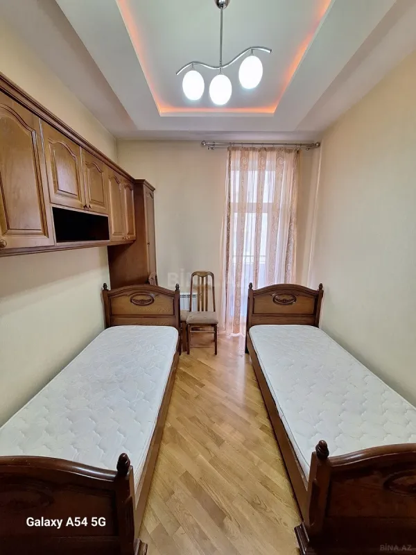 Kirayə verilir 5 otaqlı mənzil 160 m²