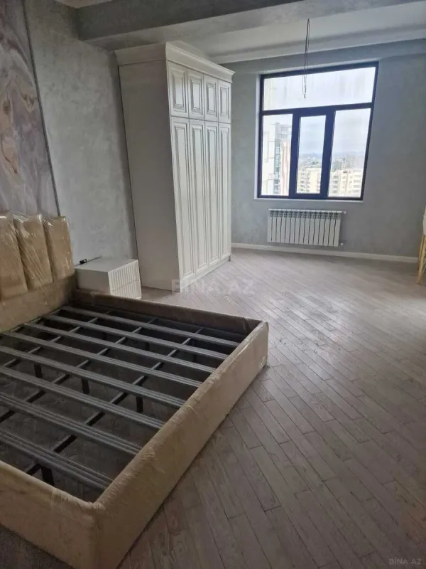 Satılır 4 otaqlı mənzil 205 m²