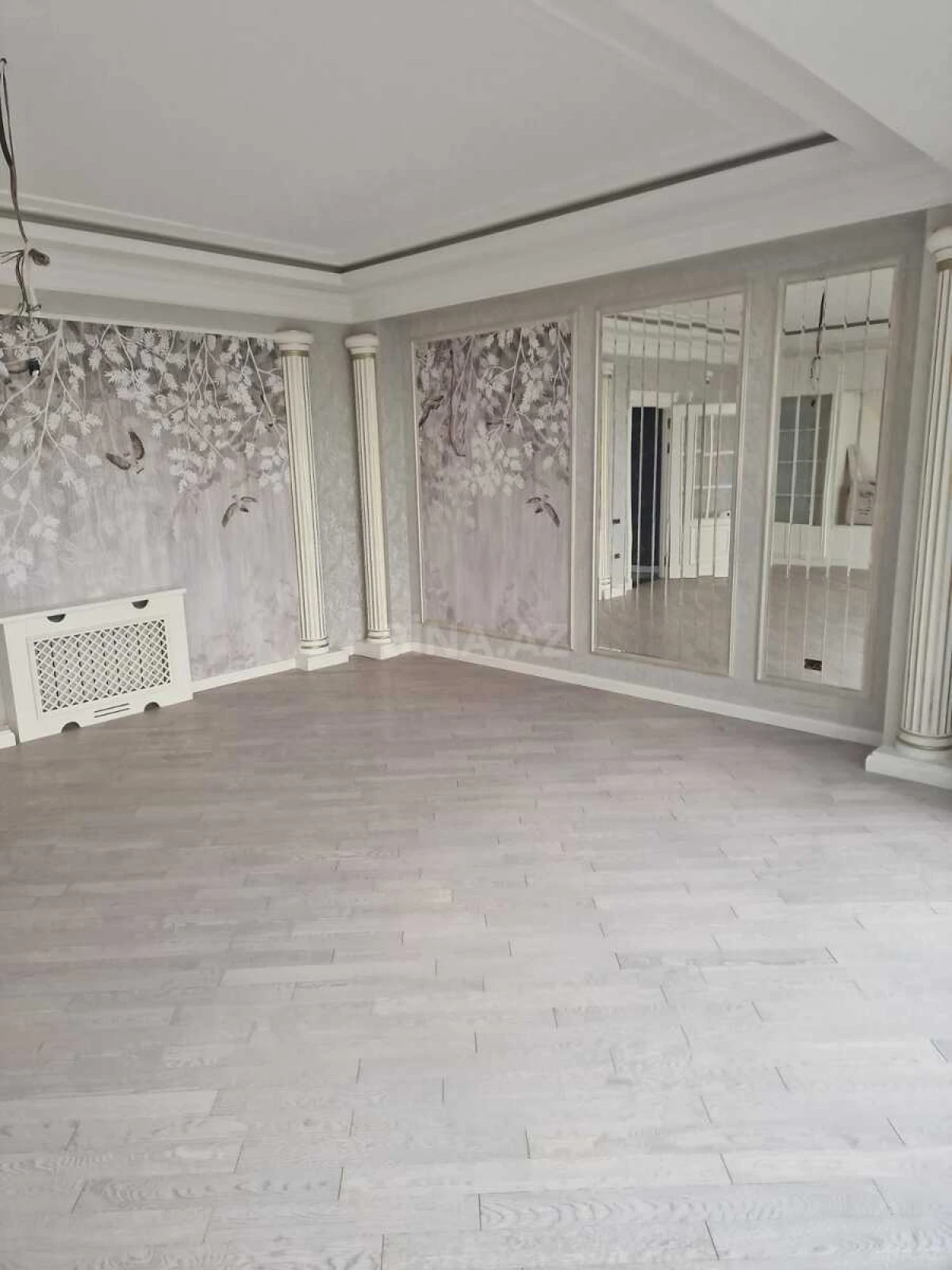 Satılır 4 otaqlı mənzil 205 m²