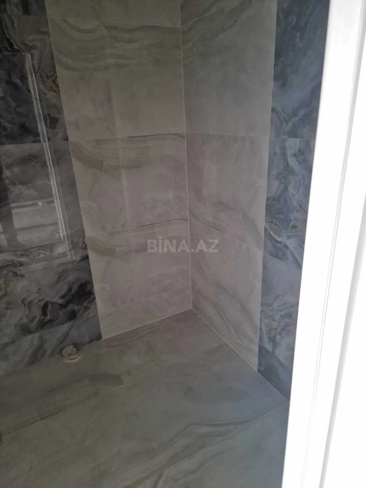 Satılır 4 otaqlı mənzil 205 m²