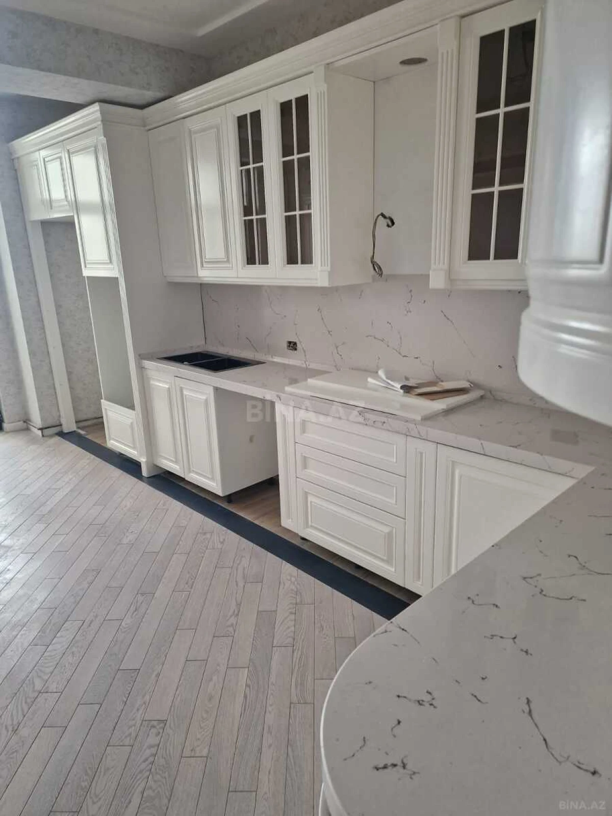 Satılır 4 otaqlı mənzil 205 m²