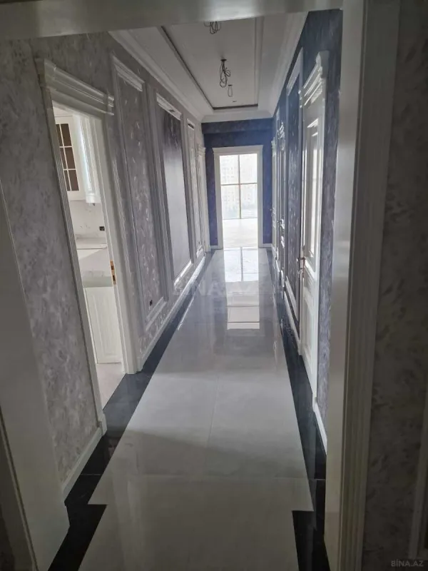 Satılır 4 otaqlı mənzil 205 m²
