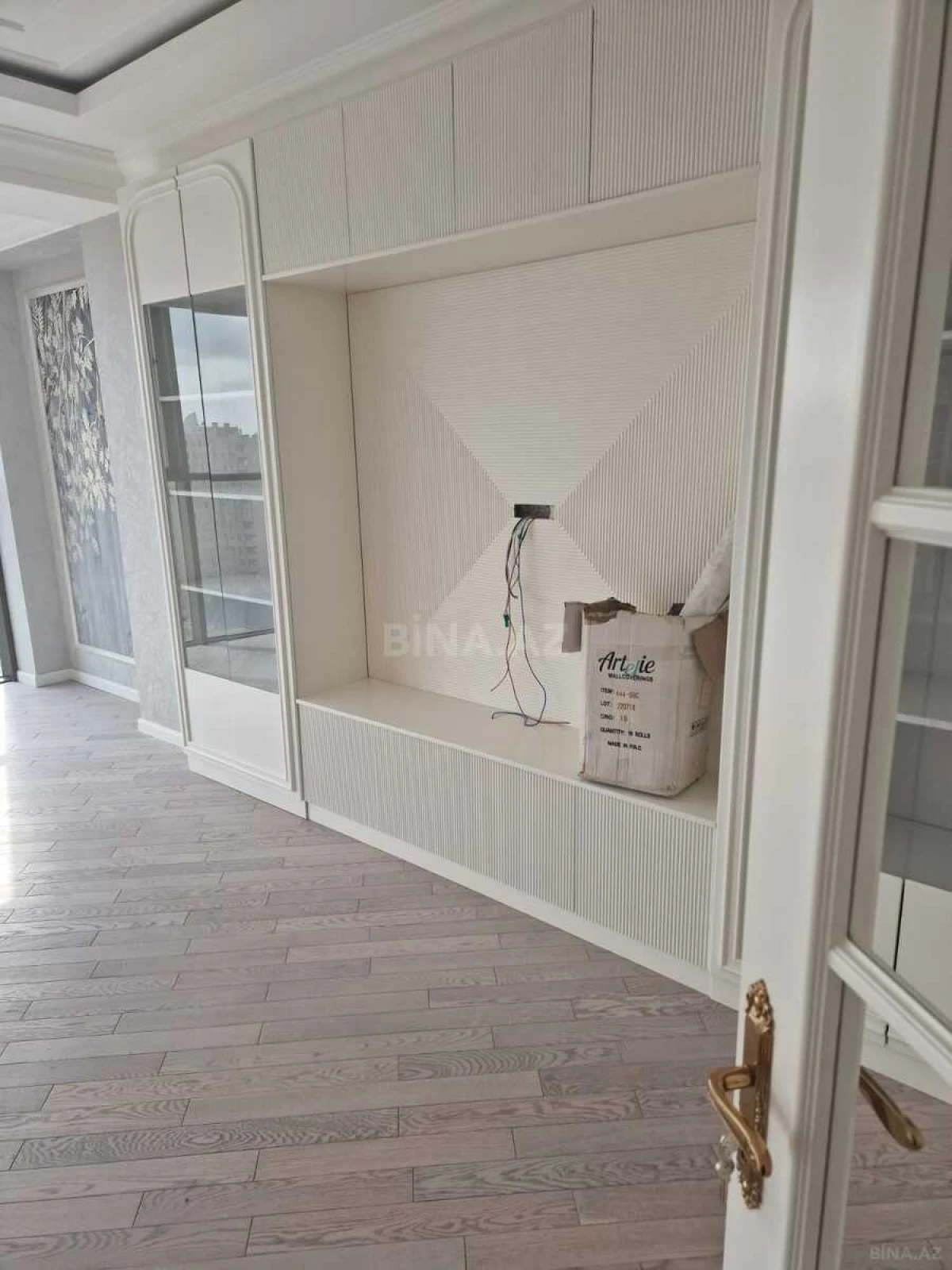 Satılır 4 otaqlı mənzil 205 m²