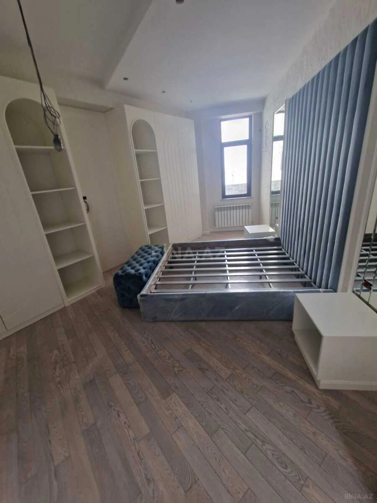Satılır 4 otaqlı mənzil 205 m²