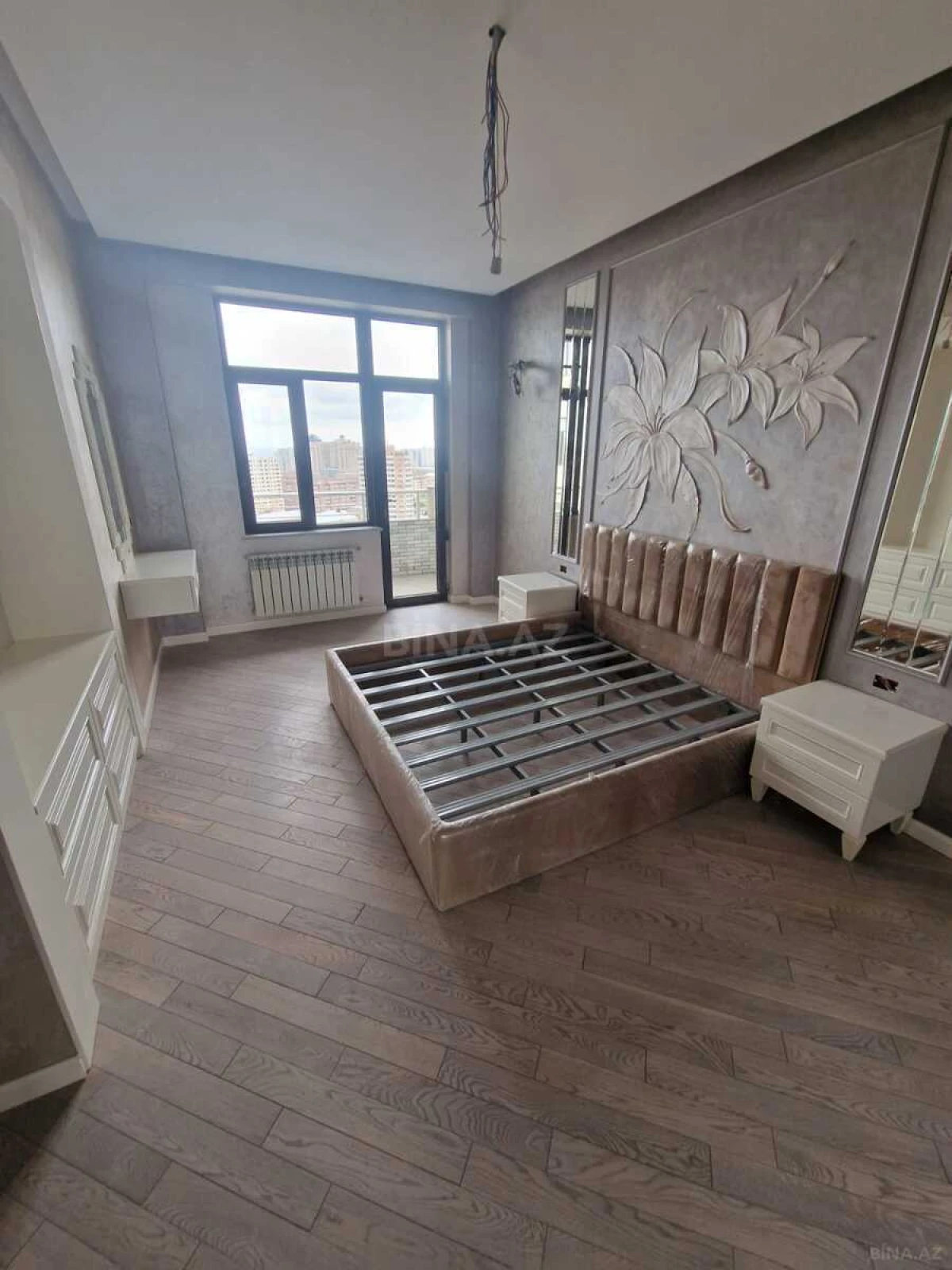 Satılır 4 otaqlı mənzil 205 m²