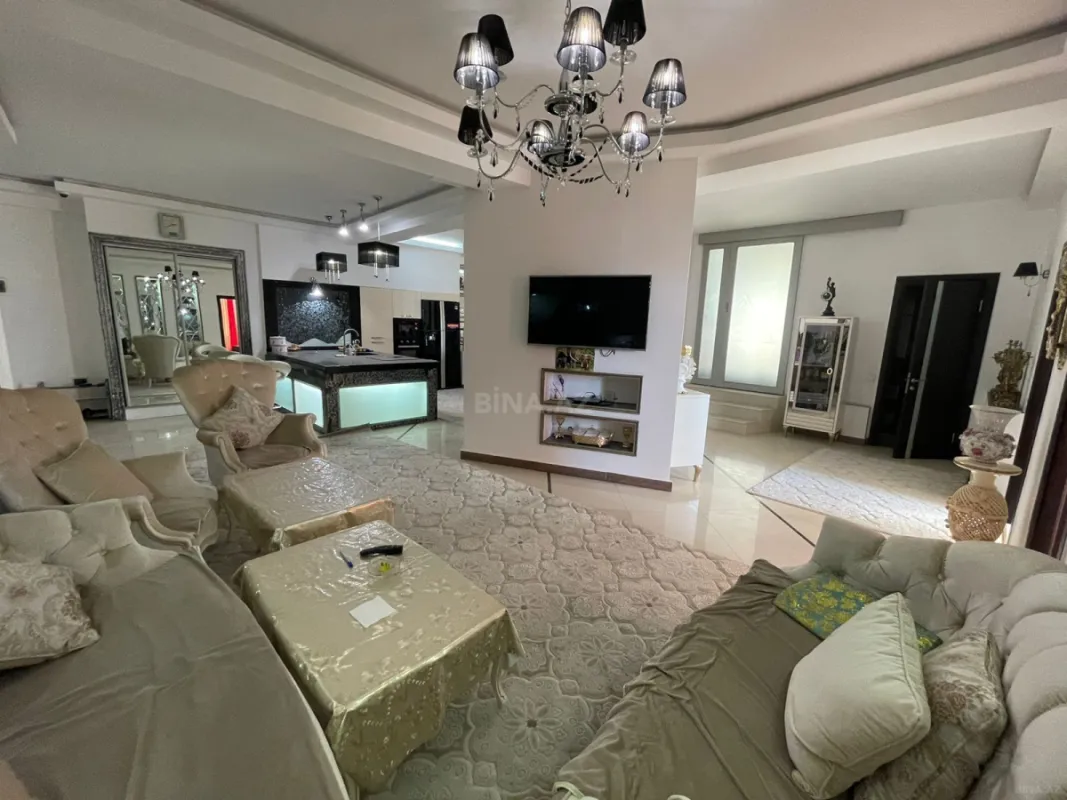Kirayə verilir 3 otaqlı mənzil 131 m²