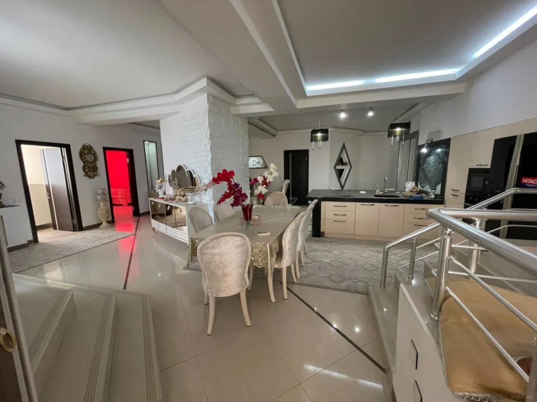 Kirayə verilir 3 otaqlı mənzil 131 m²