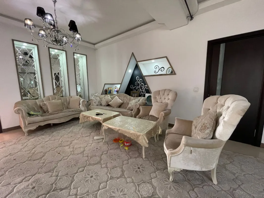 Kirayə verilir 3 otaqlı mənzil 131 m²