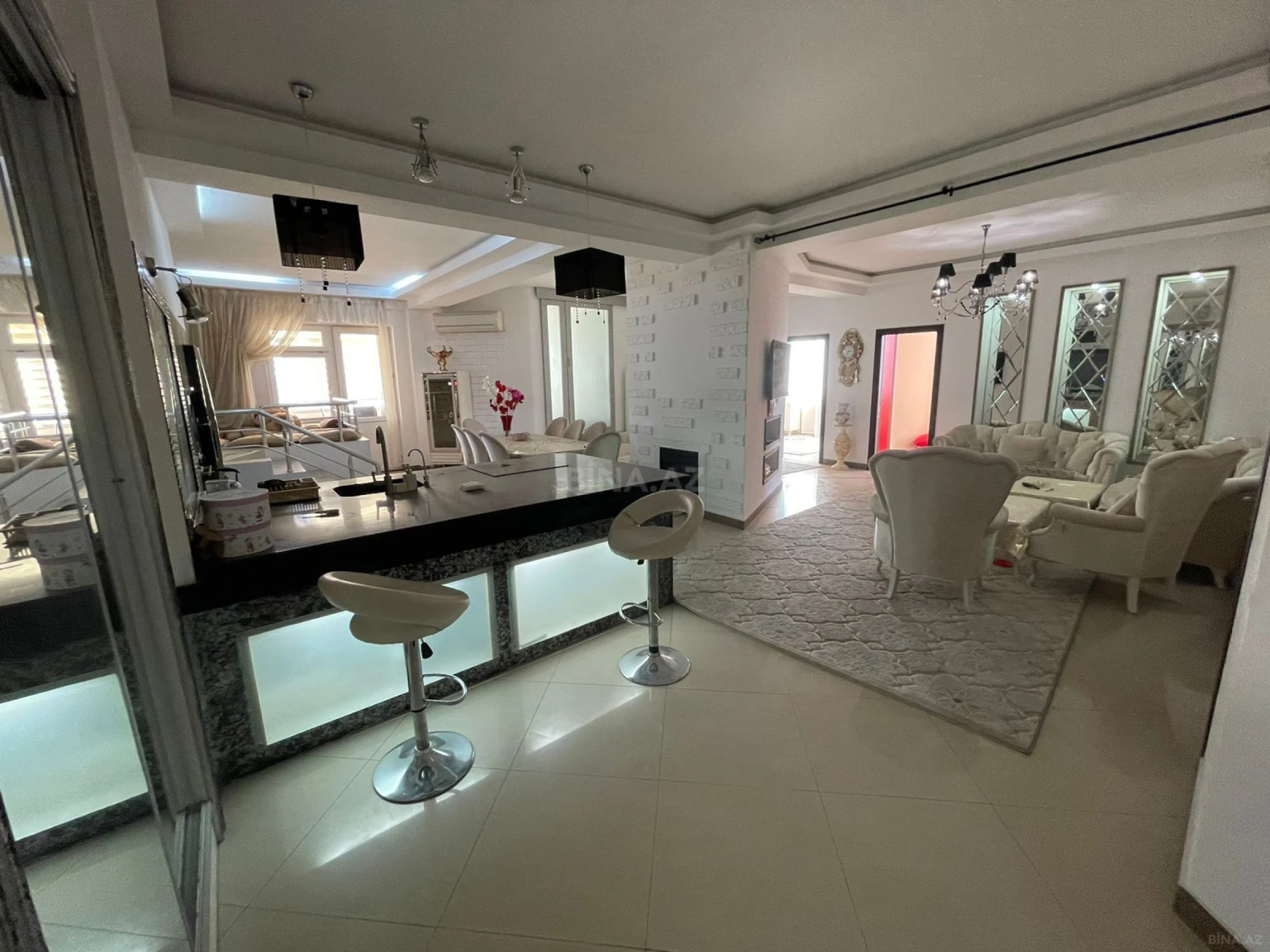 Kirayə verilir 3 otaqlı mənzil 131 m²