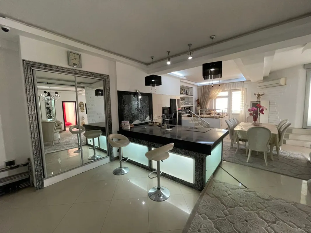 Kirayə verilir 3 otaqlı mənzil 131 m²