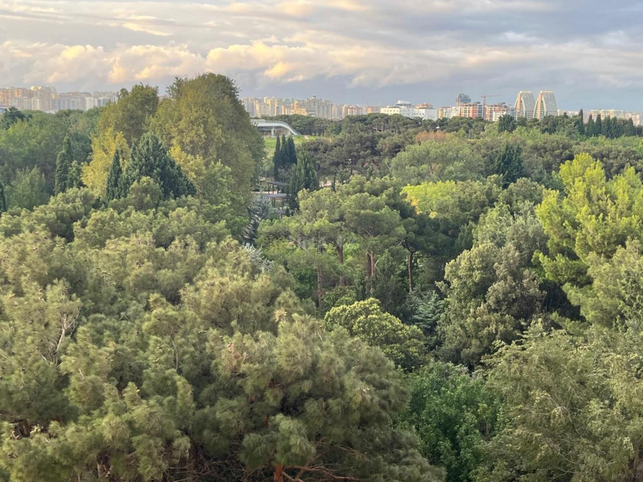 Satılır 3 otaqlı mənzil 136 m²