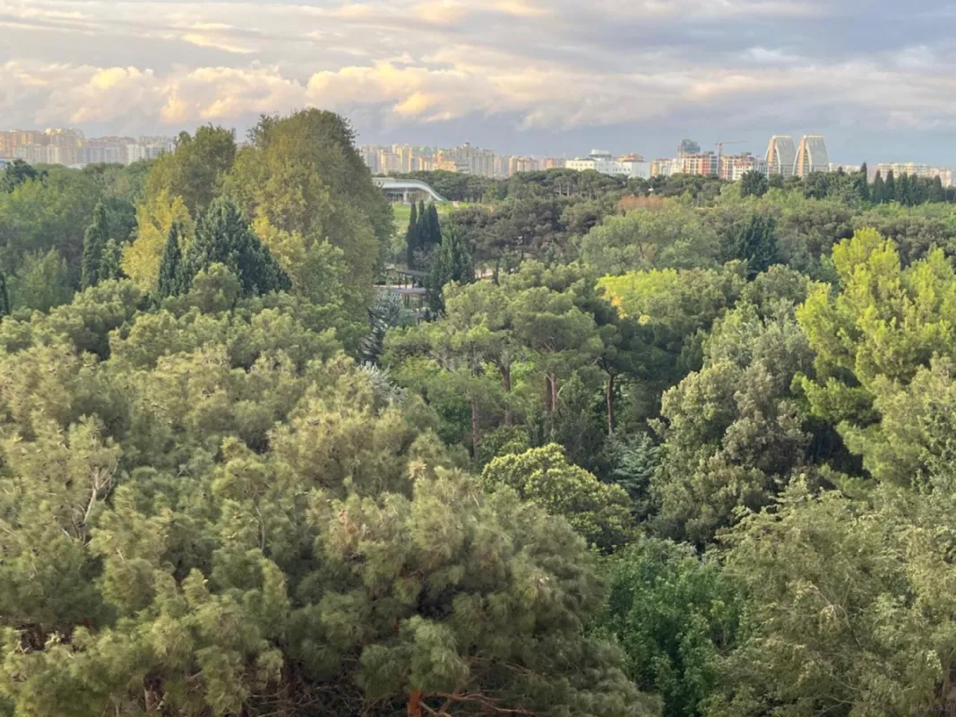 Satılır 3 otaqlı mənzil 136 m²