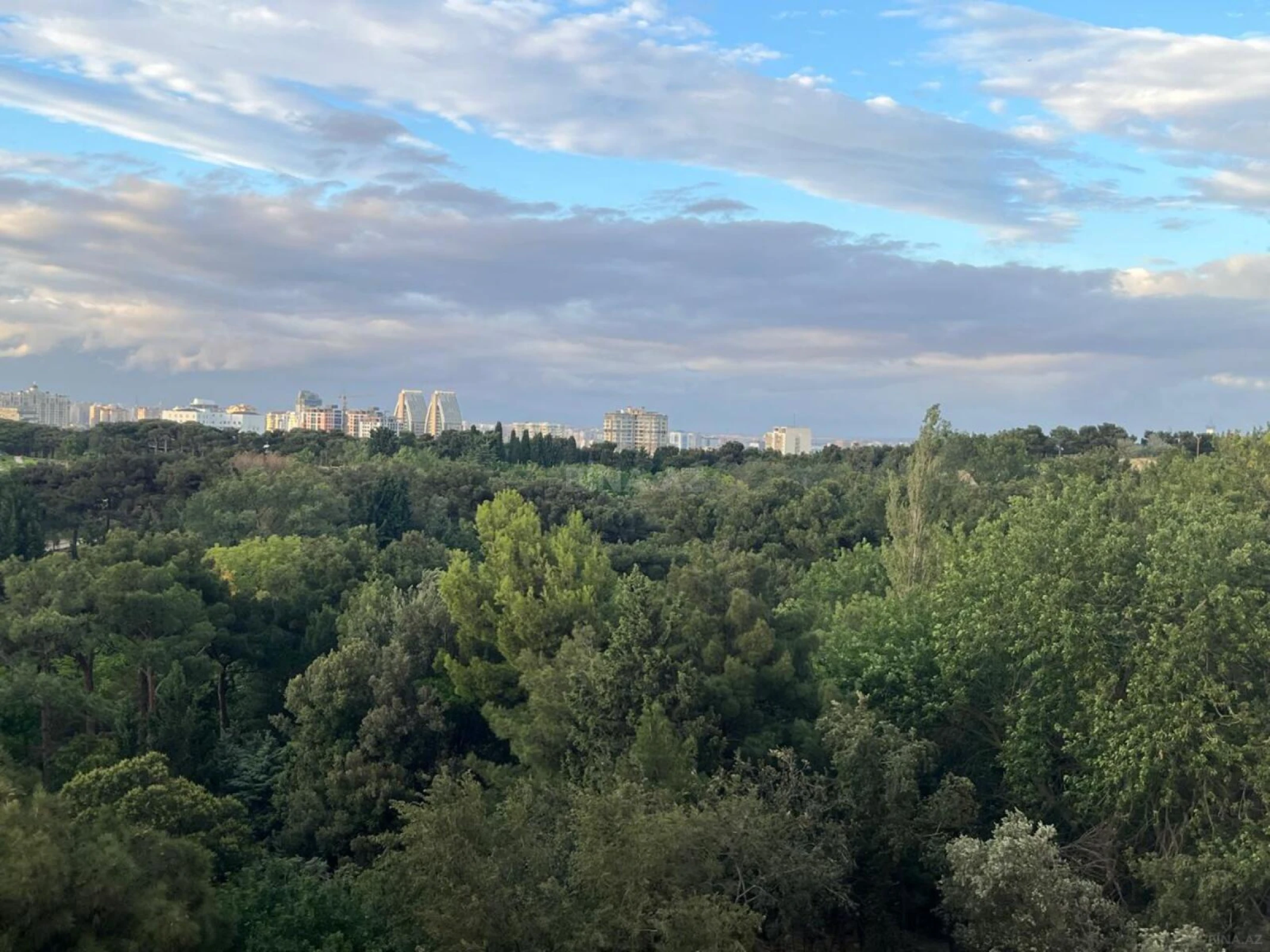 Satılır 3 otaqlı mənzil 136 m²